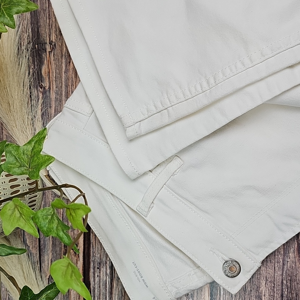 NEW OLD NAVY WHITE MID-RISE BOOT-CUT PLUS SIZE JEANS